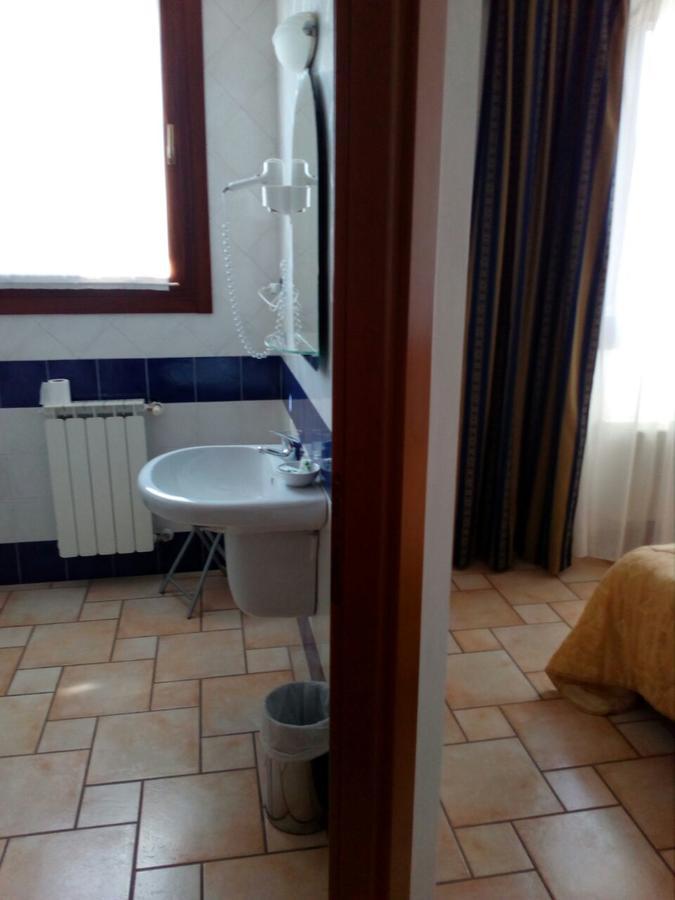 Hotel Lory Ficarolo Eksteriør billede